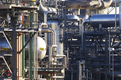 上半年化工原料生產超額完成計劃，材料科學研究助力產能提升